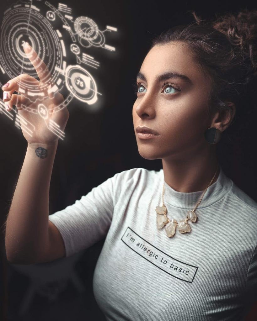 Chica de futuro del marketing digital